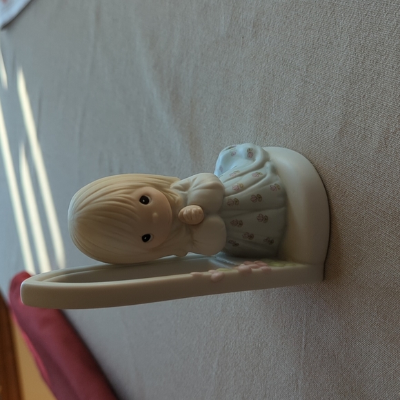 Precious Moments Worship the Lord Figurine - Girl kneeling in Prayer - Like New - Picture 3 of 6